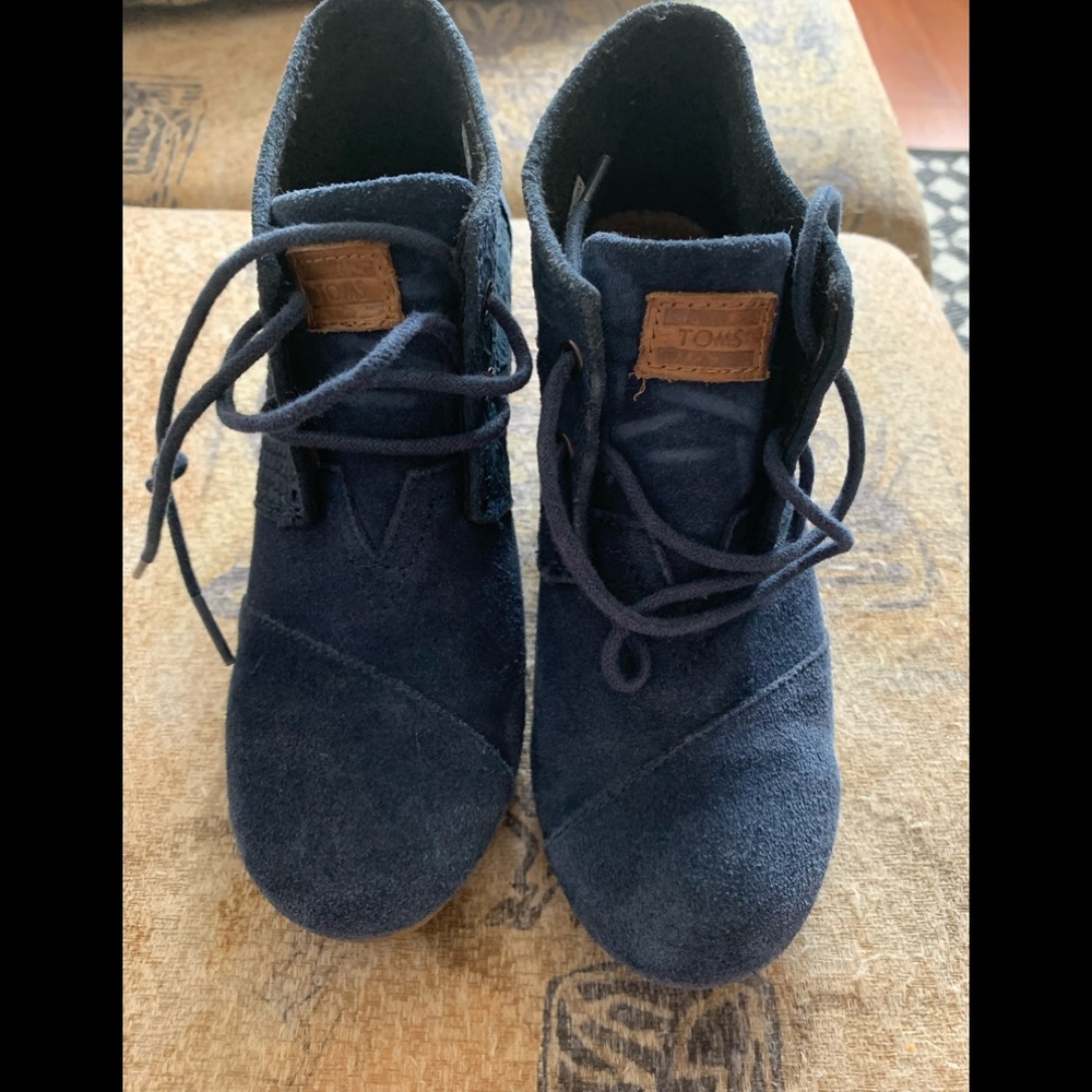 Toms woman’s blue ankle boots size 5